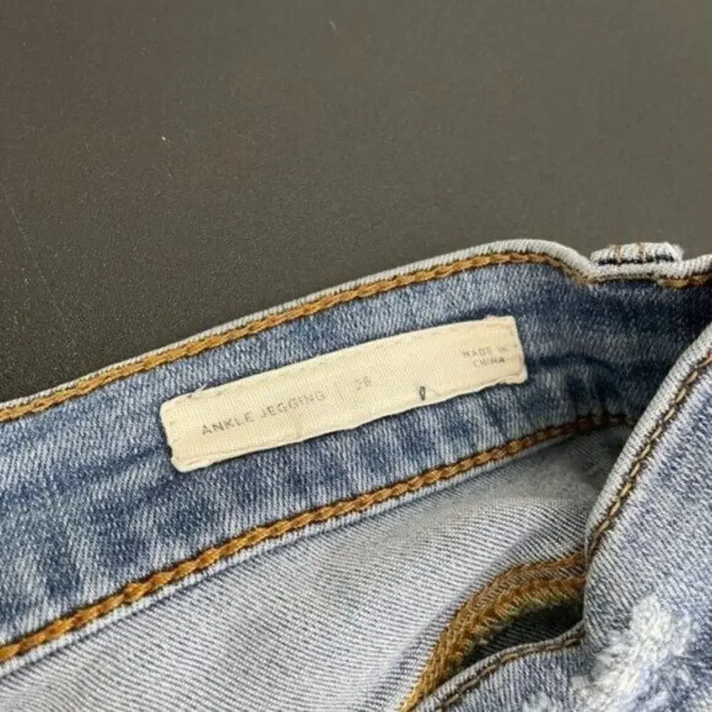 Pacsun Womens Jeans Size 26 Denim Blue Casual Raw Hem Distressed Ankle Legging - Picture 4 of 16